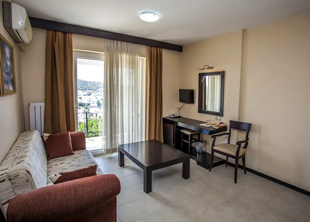 Suit Oda — Solmaz Deluxe Otel, Çeşme