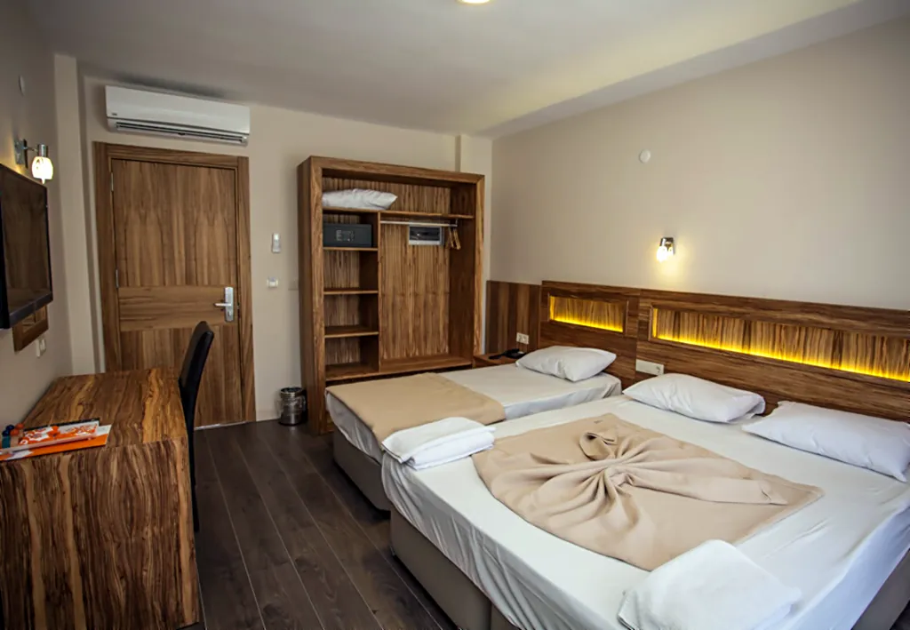 3 Kişilik Oda — Solmaz Deluxe Otel, Çeşme